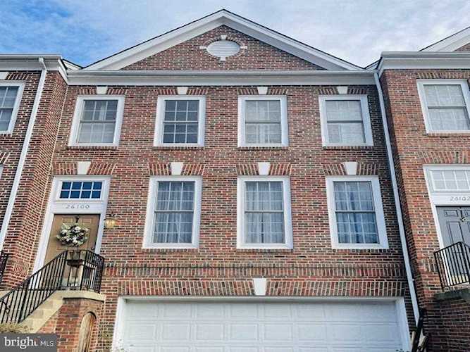 26100 Nimbleton Square South Riding, VA 20152