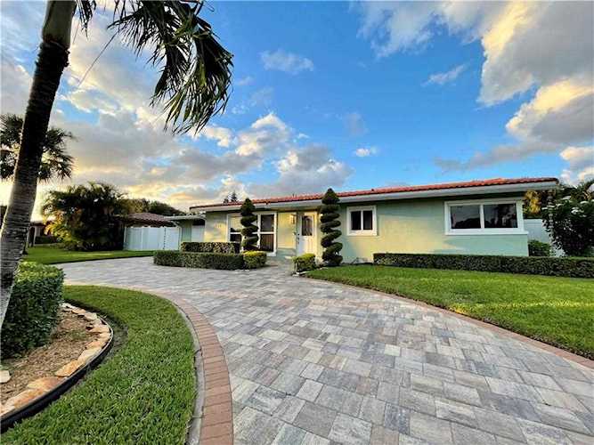 1991 NE 34th St Lighthouse Point, FL 33064