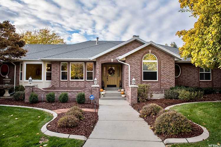 4 Falconwood Ln Sandy, UT 84092