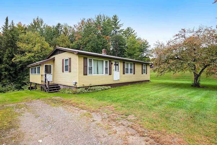 271 Pinewood Estates Morristown, VT 05661 | MLS 4884725 Photo 1