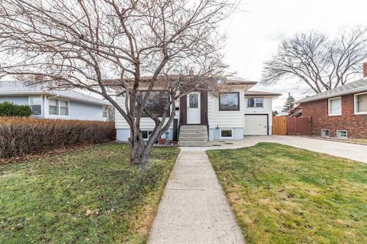 433 9 St SW Medicine Hat, AB T1A 4P2