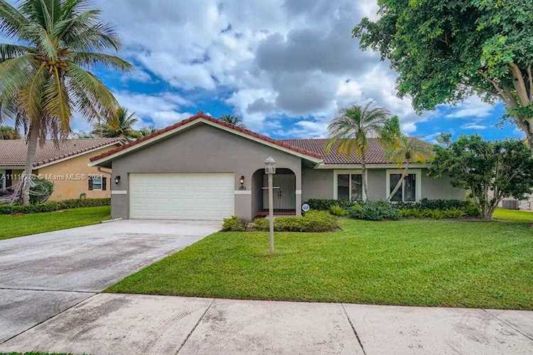21125 White Oak Avenue Boca Raton, FL 33428