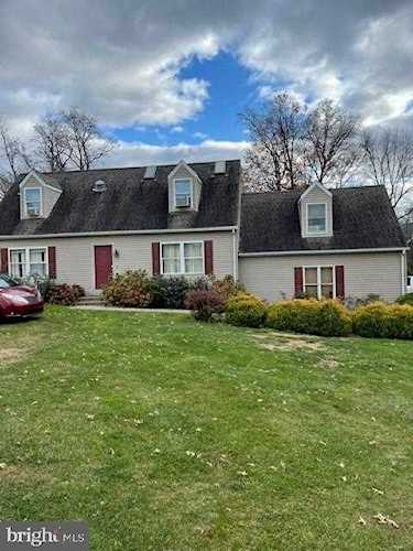 741 Woods Rd Oxford, PA 19363
