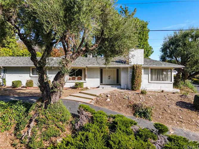 5056 Rosemont Ave La Crescenta, CA 91214