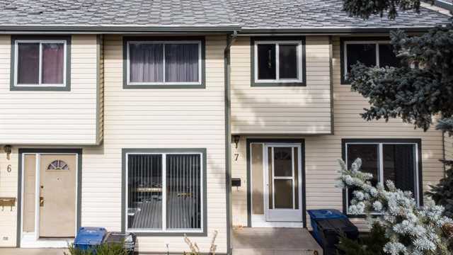 1 Park Meadows Blvd N Lethbridge, AB T1H 4
