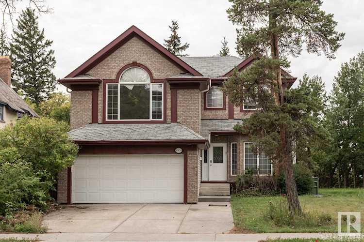 10434 127 Street Edmonton, AB T5N 1V7