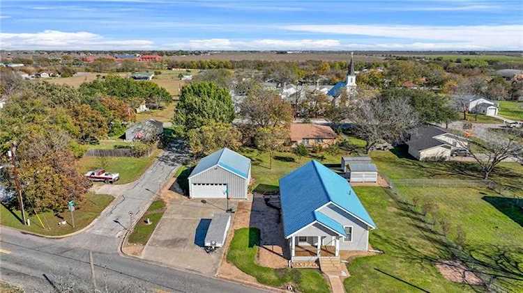 404 N Fm 1660 Hutto, TX 78634