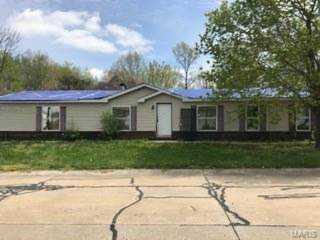 10910 Hunters Creek Dr Lebanon, IL 62254