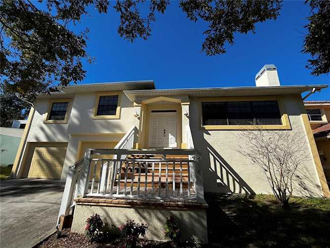 718 Virginia Ave Tarpon Springs, FL 34689