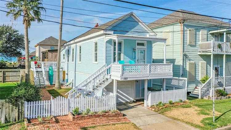 1707 18th St Galveston, TX 77550