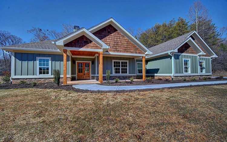 1457 Cedar Ridge Rd Hiawassee, GA 30546