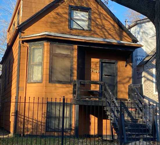 7956 S Colfax Ave Chicago, IL 60617 | MLS 11280597 Photo 1