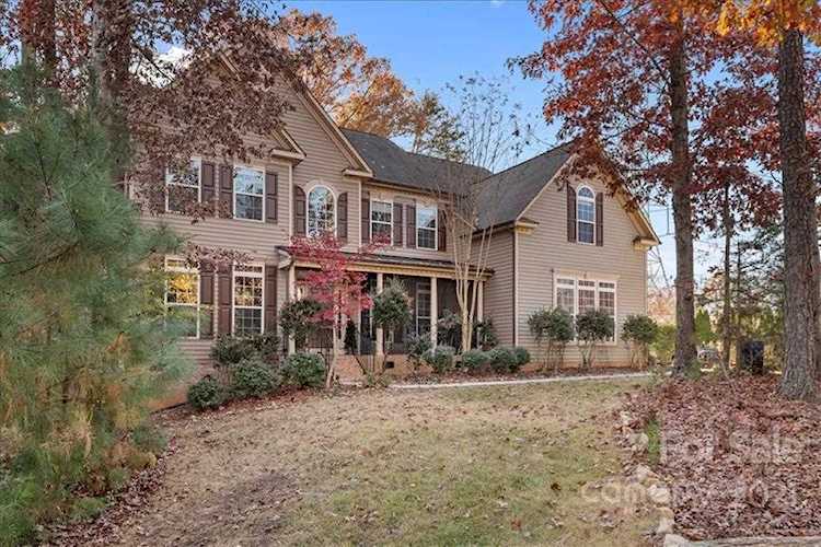 330 Squirrel Ln Lake Wylie, SC 29710