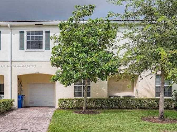 655 SW 3rd Pompano Beach, FL 33060