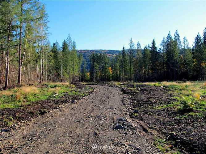 8720 Greentree Ln Maple Falls, WA 98266