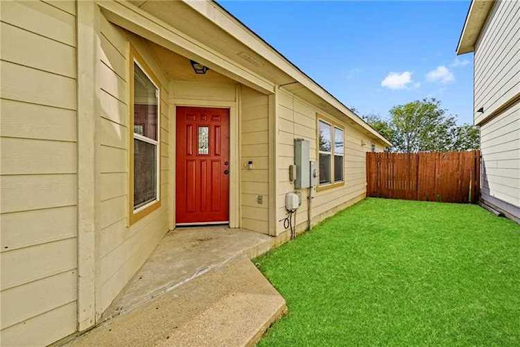 12533 La Paz LN Del Valle, TX 78617