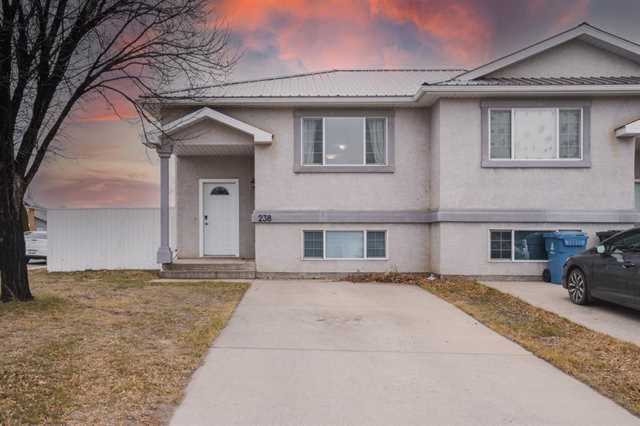 238 N Bluefox Blvd Lethbridge, AB T1H 6L8