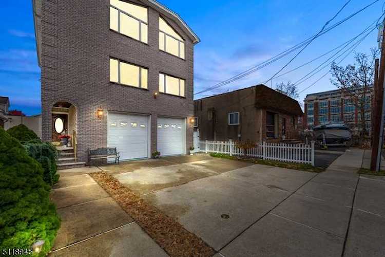 10 Halstead Ave Wallington Boro, NJ 07057