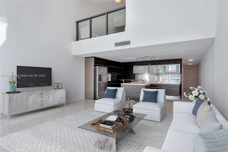 6000 Collins Ave #324 Miami Beach, FL 33140