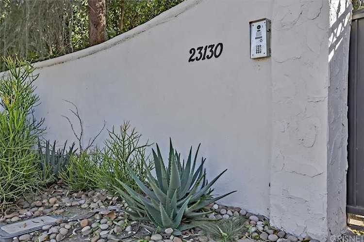 23130 Oxnard St Woodland Hills, CA 91367