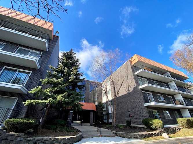 9530 Lamon Ave #211 Skokie, IL 60077