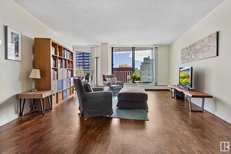 # 402 10045 117 Street Edmonton, AB T5K 1W8