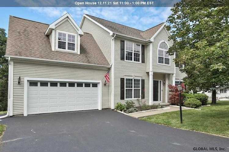 34 Utica Ave Colonie, NY 12110