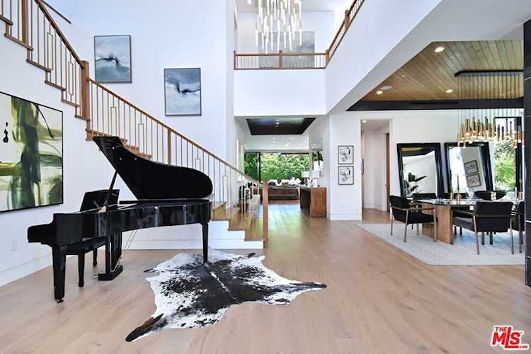 4544 Woodley Ave Encino, CA 91436