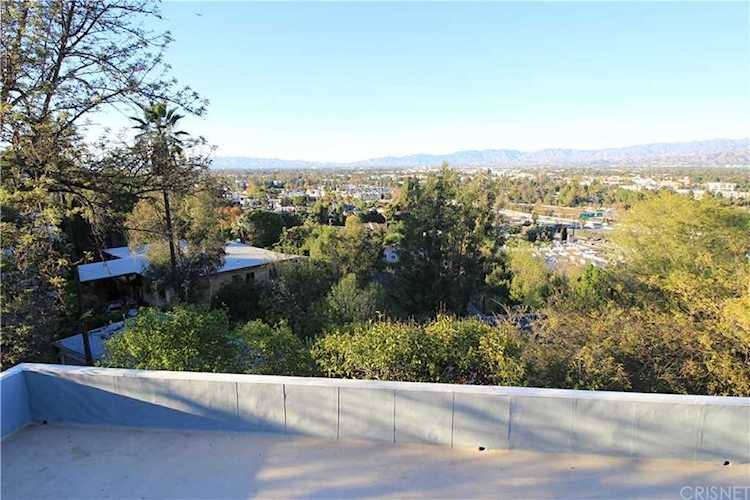 3915 Fredonia Dr Studio City, CA 90068