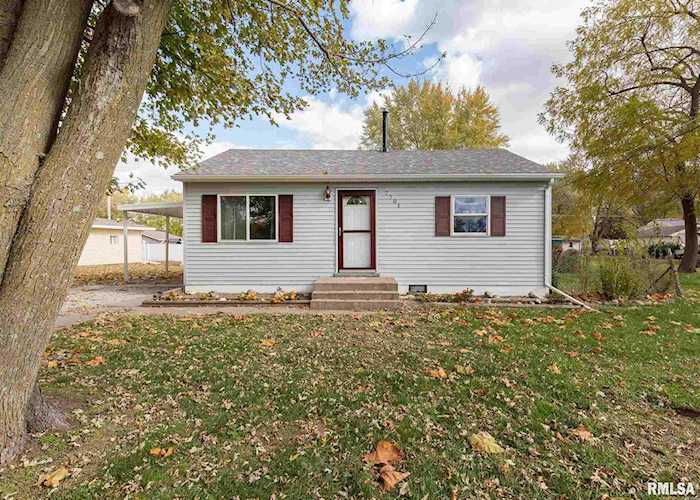 7701 24th St Milan, IL 61264