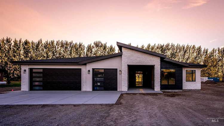 307 S 477 Ln West Heyburn, ID 83336 | MLS 98819263 Photo 1