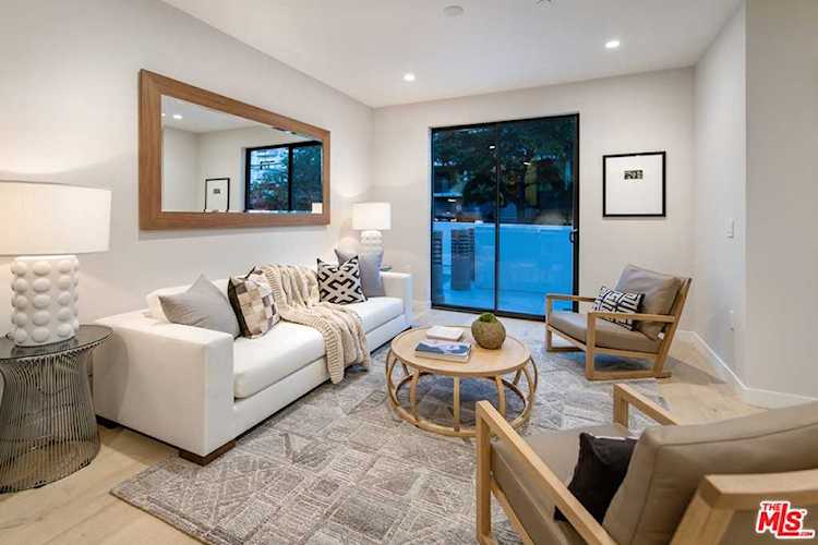 825 N Croft Ave #102 Los Angeles, CA 90069