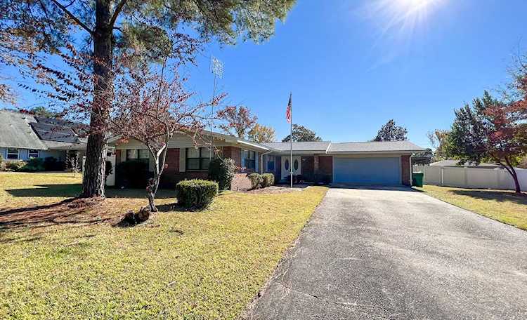37 Holly Avenue Shalimar, FL 32579 | MLS 886658 Photo 1