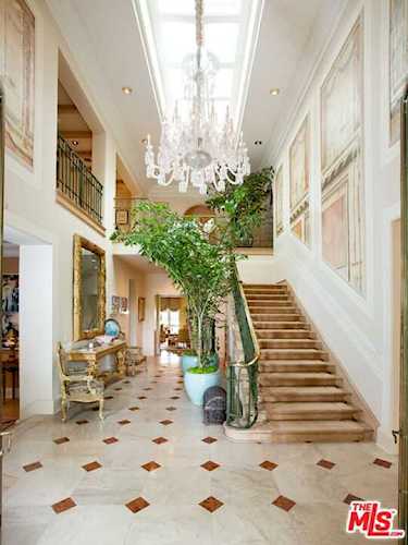 812 N Bedford Dr Beverly Hills, CA 90210