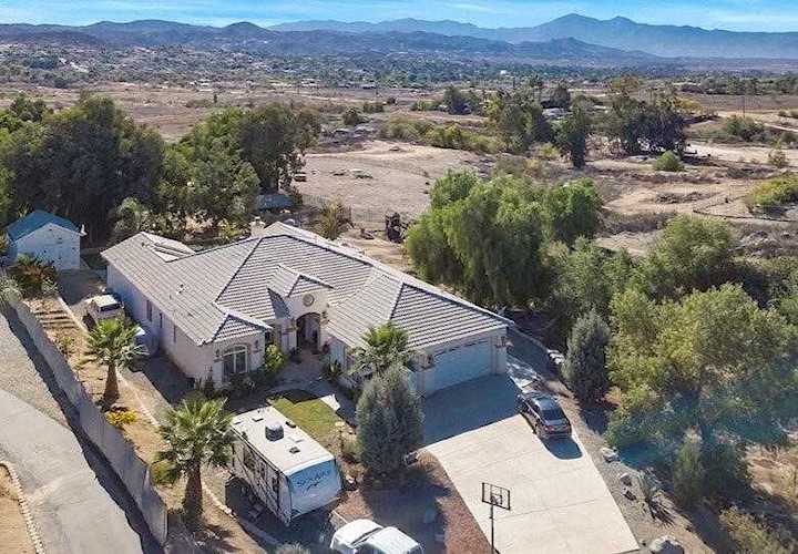 18203 Dallas Ave Riverside, CA 92508