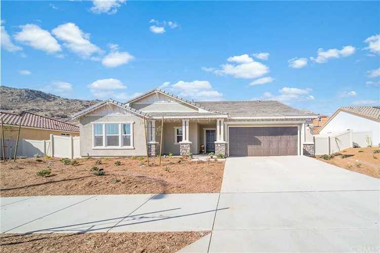 734 Qeweewish Ave San Jacinto, CA 92582