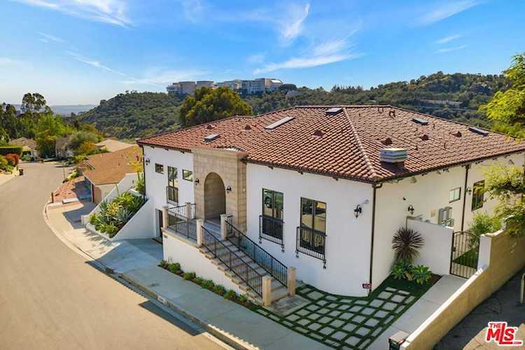 1305 Casiano Rd Los Angeles, CA 90049