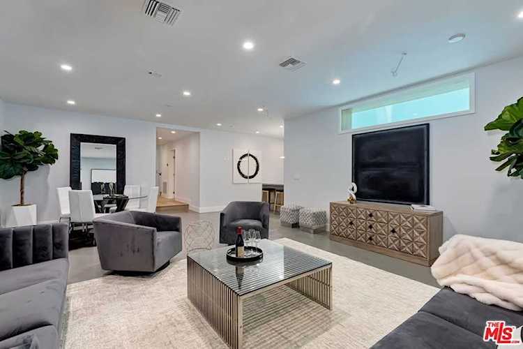 489 S Willaman Dr Los Angeles, CA 90048