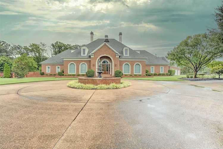 2726 E Fox Hill Cir Germantown, TN 38139
