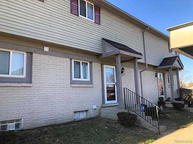 2160 Orchard Crest St Shelby Twp, MI 48317 | MLS 2210100981 Photo 1
