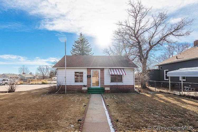 319 E 5th St Cheyenne, WY 82007