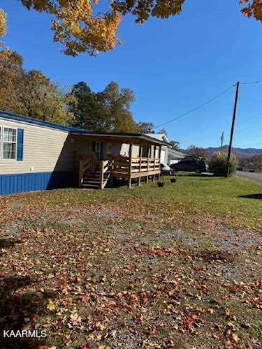 1674 Canal Ln Dandridge, TN 37725