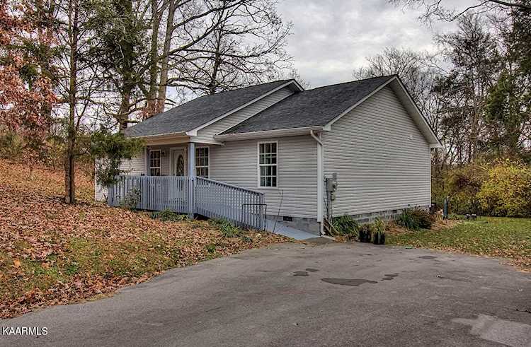 860 Quiet Oaks Way Dandridge, TN 37725