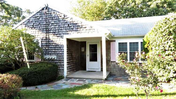 230 Gosnold Street Hyannis, MA 02601 | MLS 22103433 Photo 1