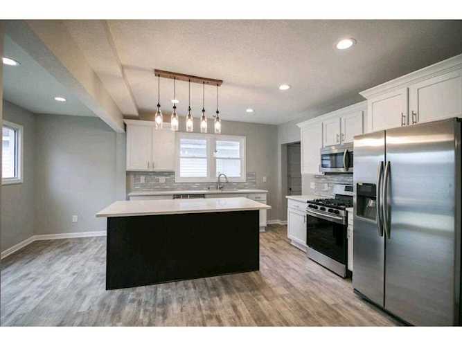 993 Victoria Street N Saint Paul, MN 55103 | MLS 6136111 Photo 1