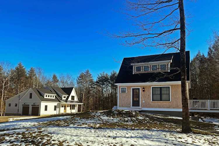 4 Vittoria Ln York, ME 03902
