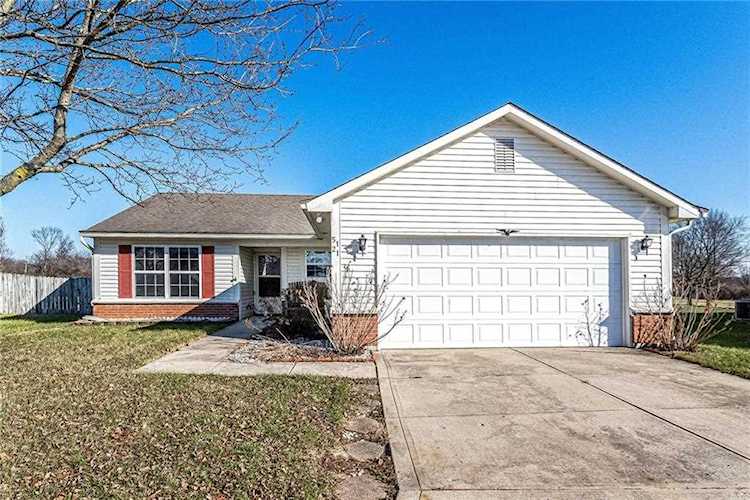 5121 Longmeadow Ct Indianapolis, IN 46221 | MLS 21830025 Photo 1