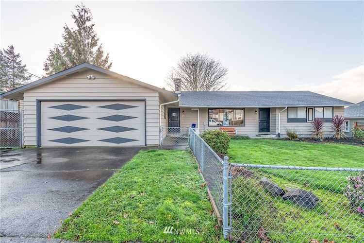 440 S 2nd St Cathlamet, WA 98612