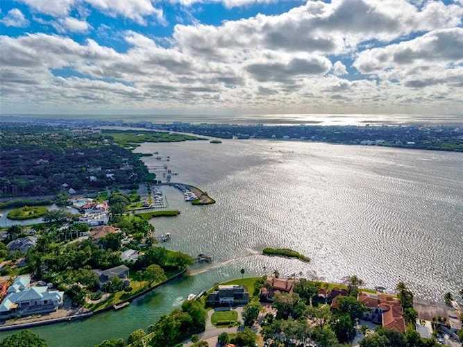 1230 N Lake Shore Dr Sarasota, FL 34231
