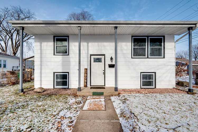 St. Anthony East Minneapolis | Hennepin County | MLS 6136054 | 809 Summer Street NE Photo 1